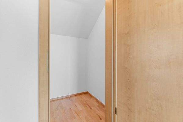 Abstellraum mit Waschmaschinenanschluss