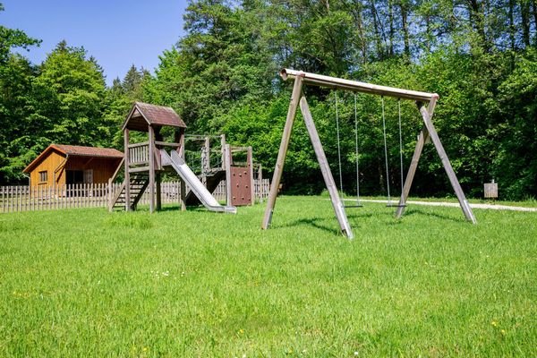 Spielplatz und Streichelzoo