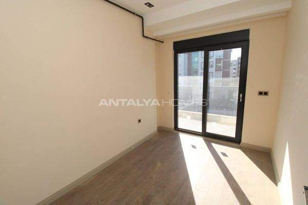 1 and 2-Bedroom Flats in a Complex with Pool in Antalya Lara