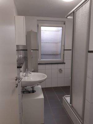 Einliegerwohnung Tageslichtbad mit Toilette, Dusche