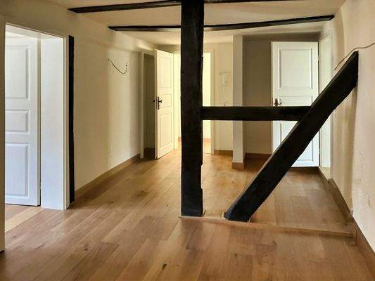 1. OG, Flur,  Blick zum Eingang