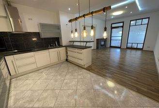 Küche mit Wohnzimmer