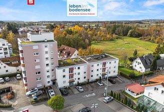 Hauseingang und Blick ins Grüne