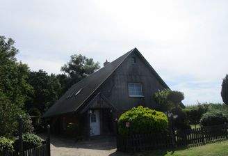 16. Nordostansicht des Hauses mit Hausauffahrt.JPG