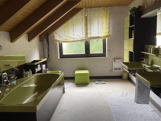 Bad im Dachgeschoss mit...