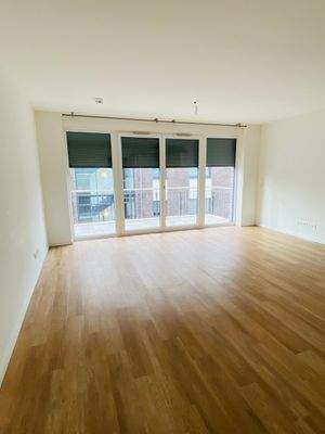 Leeres Wohnzimmer mit Parkett