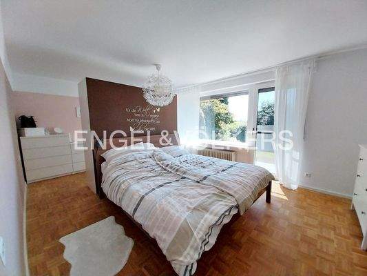 Schlafzimmer im Erdgeschoss mit Terrassenzugang