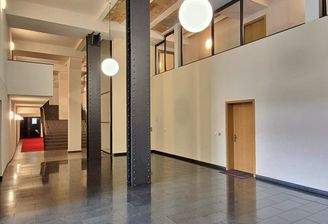 Treppenhaus Eingangsbereich.jpg