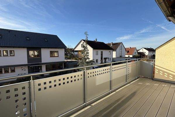 herrliche Aussicht vom sonnigen Balkon
