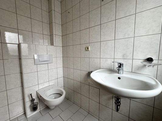 EG Hinterer Gebäudeteil WC.JPG