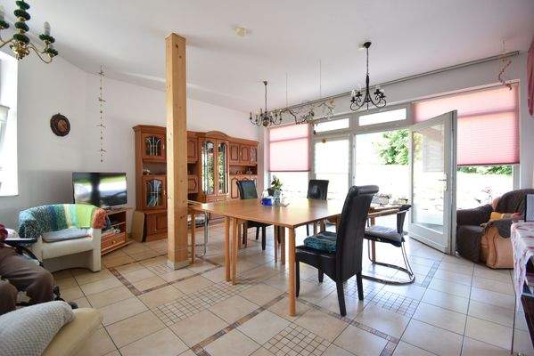 10 Essbereich mit zugang zur Terrasse.JPG