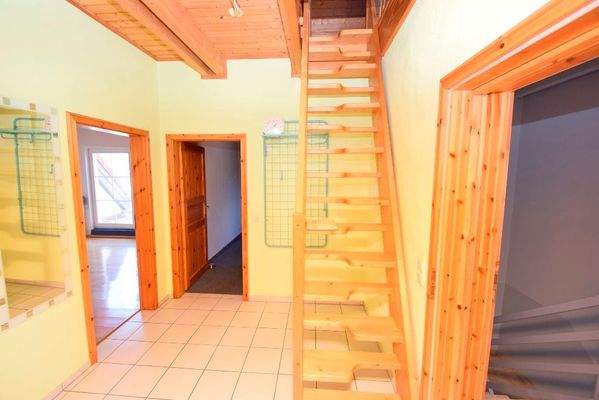 19. Treppenaufgang zum Spitzboden