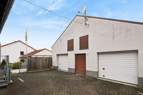 Nebengebäude/Garagen