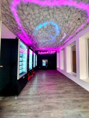 Schwarze Trennwand ist rückrüstbar.