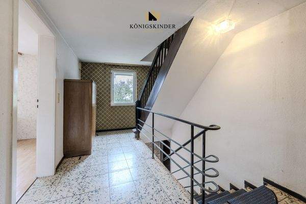 Zugang zu Ober- und Dachgeschoss