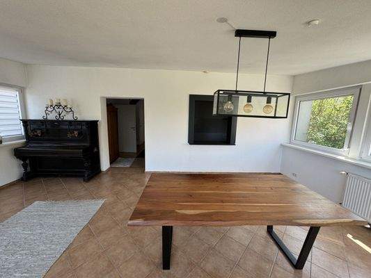 Wohnen- Essen mit Durchreiche zur Küche