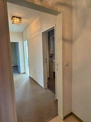 Durchgangstür trennt Wohn und Schlafbereich voneinander