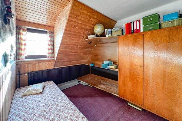 Schmales Schlafzimmer