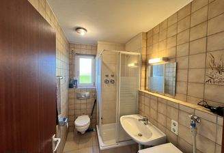 Tageslichtbad mit Dusche