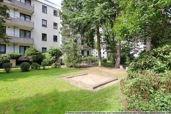 20 Hausansicht Eingang mit Sandkiste