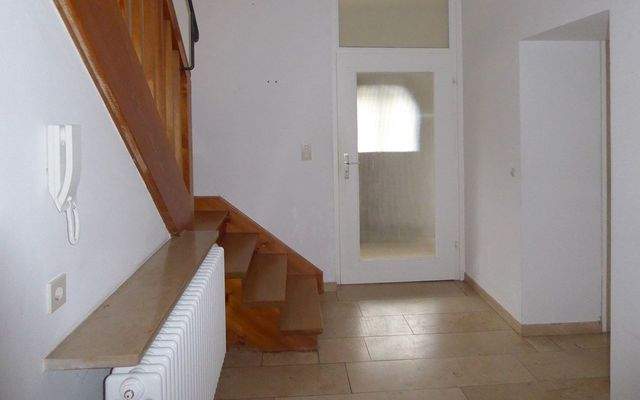 Flur im Erdgeschoss und Treppenaufgang