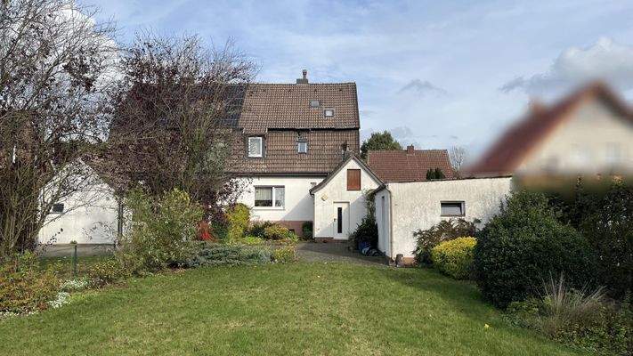 Haus mit Nebengebäude