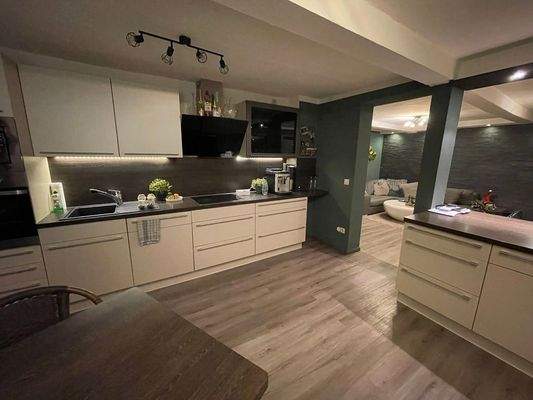 offene Küche mit EBK.jpeg
