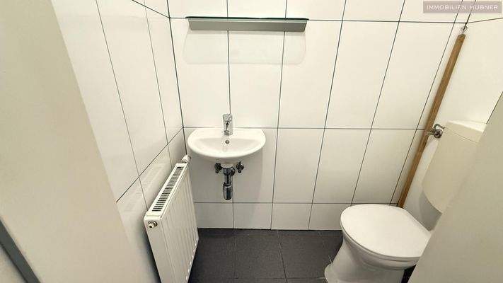 WC mit Waschbecken