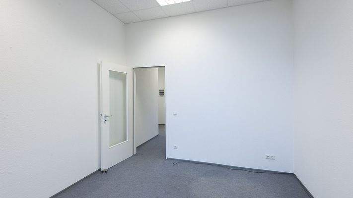 Komplettes Büro bestehend aus 8 Zimmern