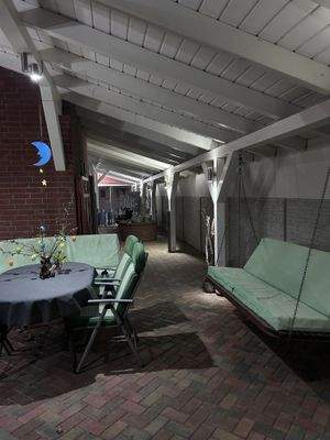 überdachte Sitzfläche
