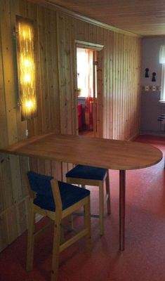 Hobbyraum mit Bistrotisch.jpg