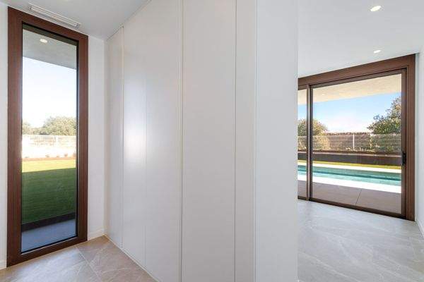 Schlafzimmer im Erdgeschoss mit Ankleide