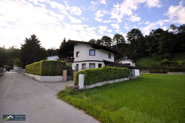 BREITENBACH AM INN - Idyllisches Einfamilienwohnhaus - Hausansicht mit Zufahrt