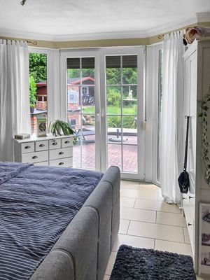 Schlafzimmer mit Terrassenzugang