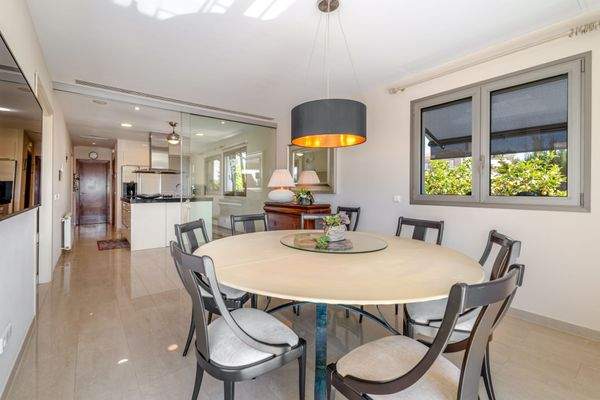 Großzügiger Essbereich