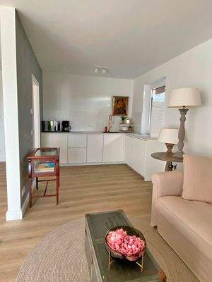 Blick zur offenen Küche