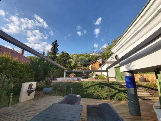 Freisitz mit Überdachung