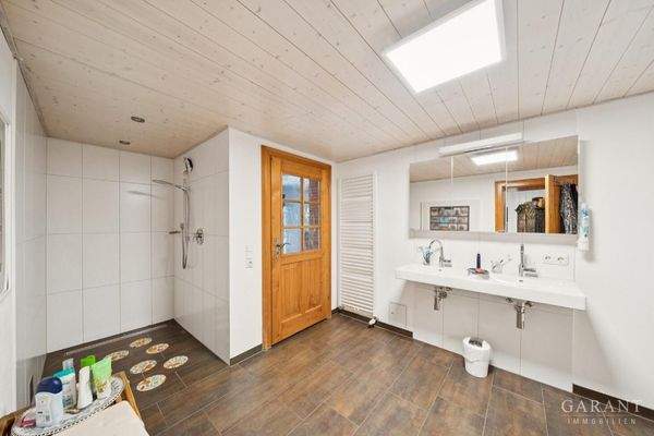 Badezimmer im Erdgeschoss