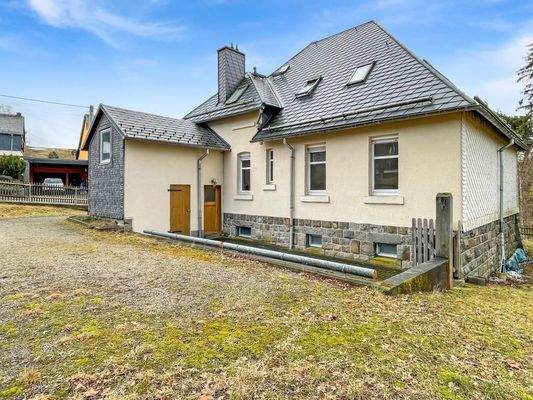 Seitliche Hausansicht