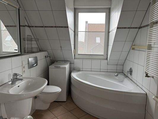 Tageslichtbad mit Eckwanne