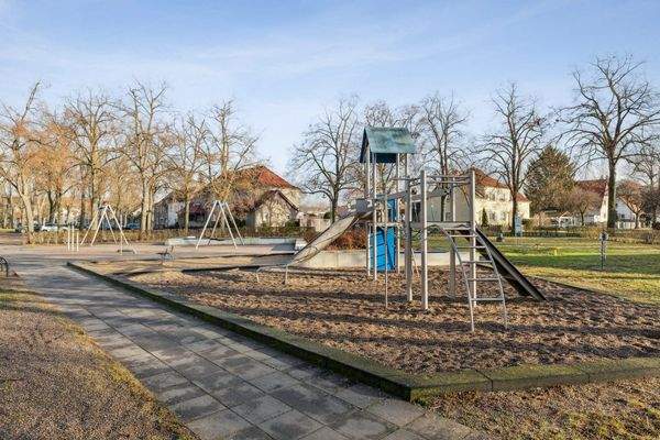 Neuerbauter Spielplatz in der Nähe