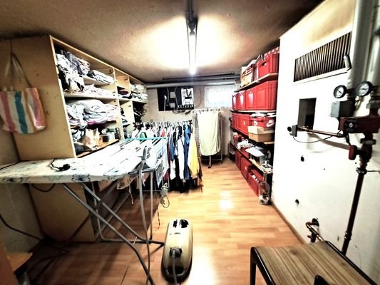 13 UG_ Bügelzimmer.jpg