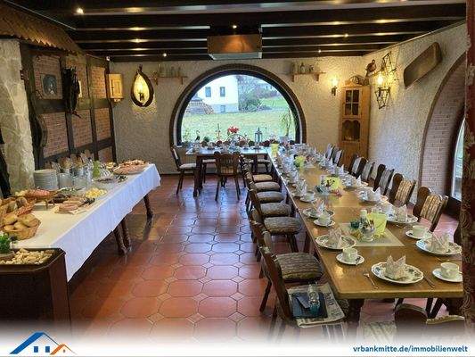 Restaurant Tische eingedeckt