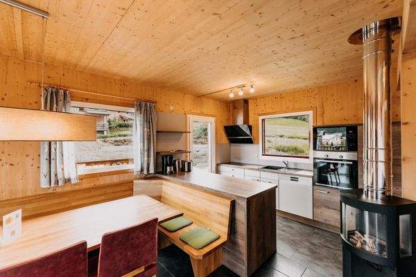 Küche mit Kaminofen