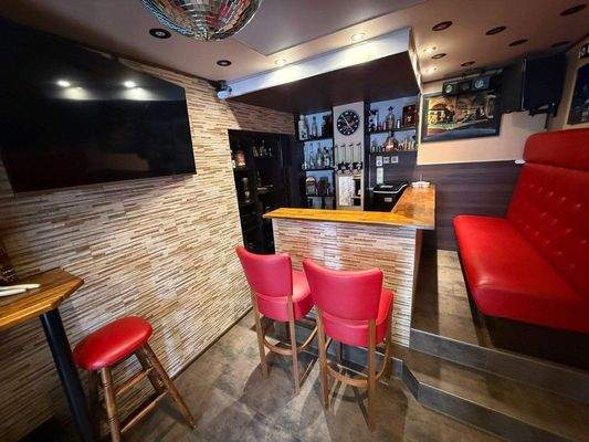Bar 2.jpeg