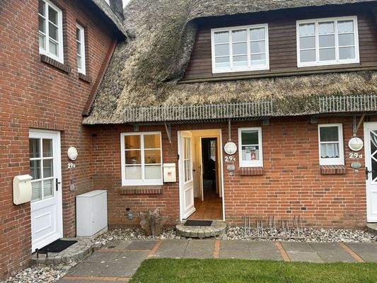 Nordstrand Außenansicht Eingang (2).jpg