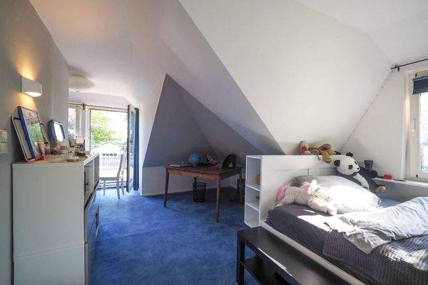 Zimmer 2 mit Balkonzugang