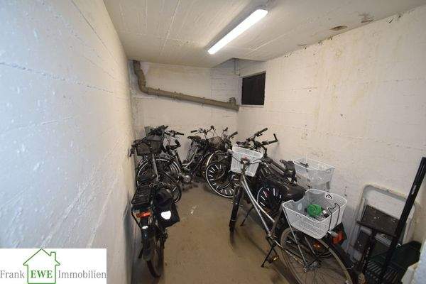 Fahrradkeller, Wohn- und Geschäftshaus