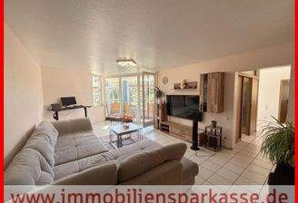 Wohnzimmer mit anliegendem Balkon