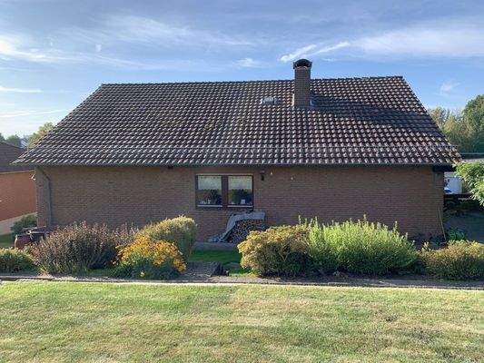 Hintere Wohnhausansicht mit Garten